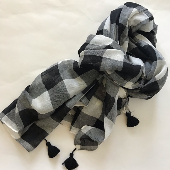 Banana Republic Accessories - Banana Republic Gingham Rectangular Scarf